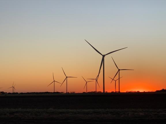 coucher de soleil eolienne usa