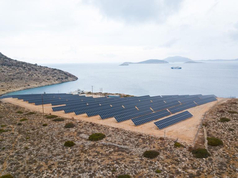 Grèce panneau solaire mer