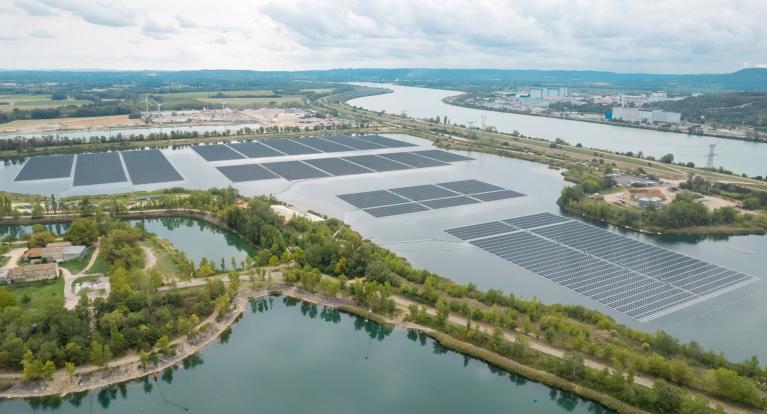 Extension de centrale solaire flottante