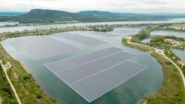 Première centrale solaire flottante