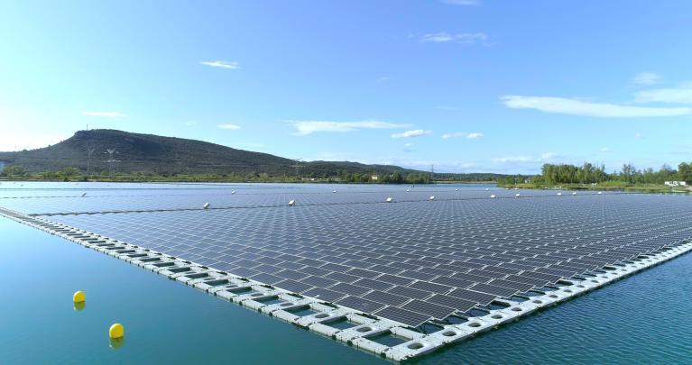omega 1 solaire flottant lac vaucluse